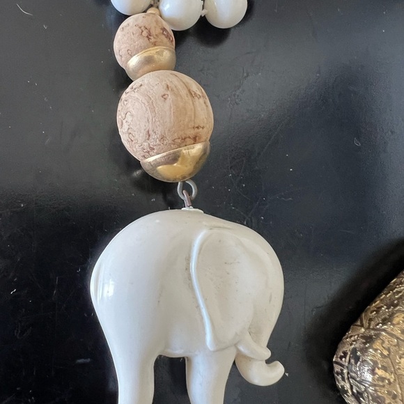 Vintage elephant & cork necklace - Picture 7 of 8